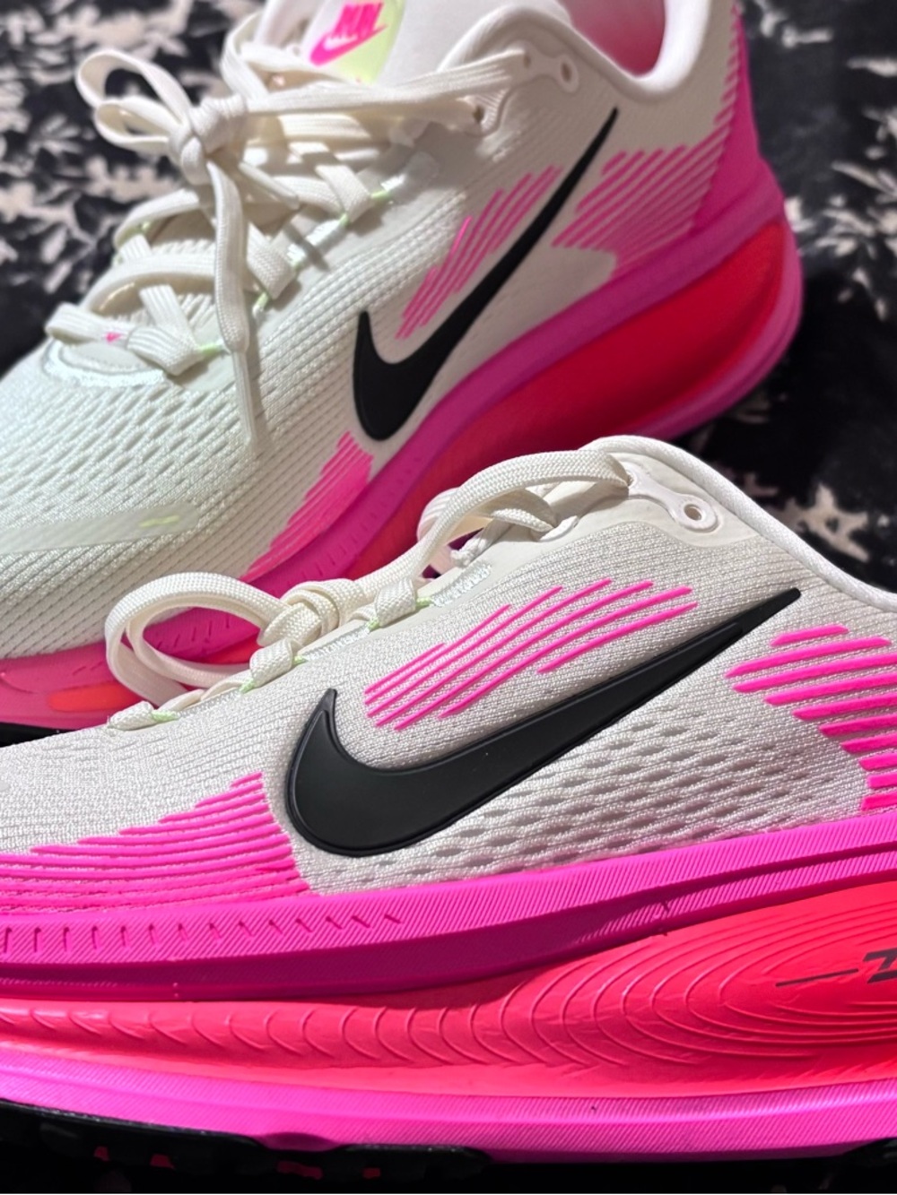 Nike Women White Pink Running Sneakers with Black Swoosh Vomero 18